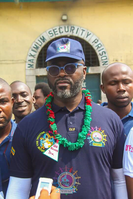 Female prisoner with twin babies, over 4000 others receive gifts from Dumo Lulu-Briggs