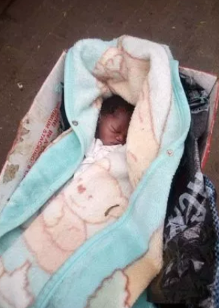 Shocking Baby abandoned at a Park in Rivers State